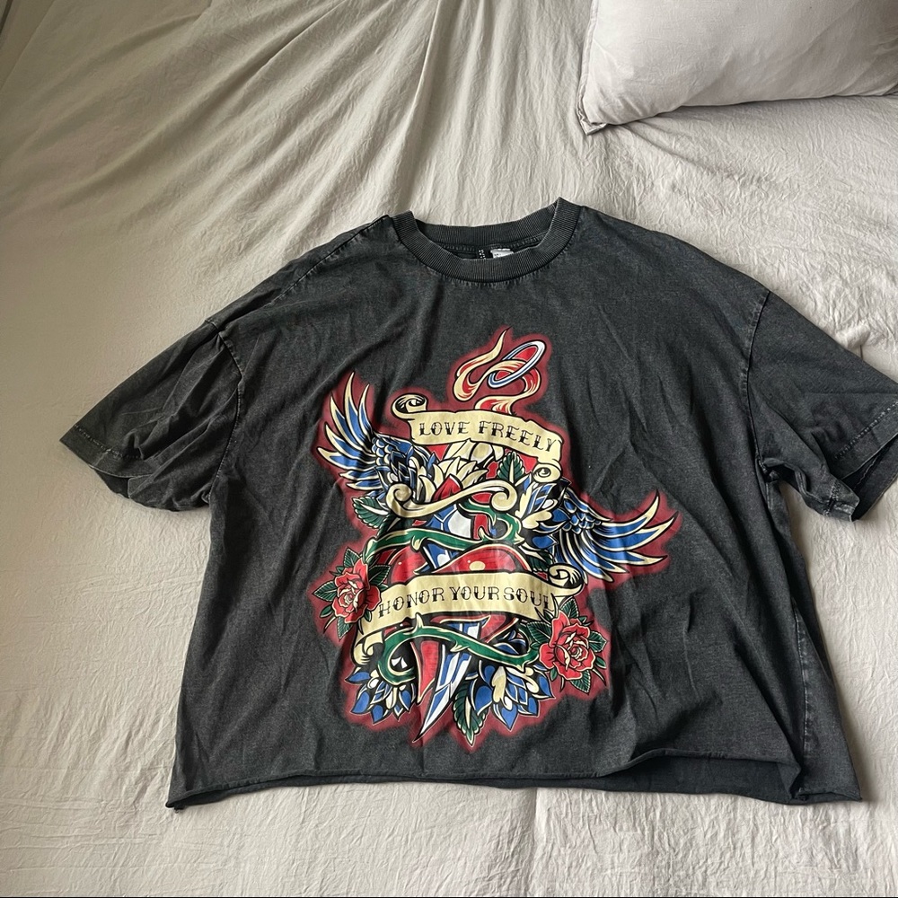 H&M dark grey graphic tee